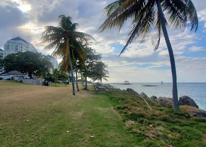Oceanview W Pool Bar & Access *