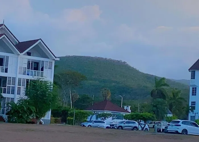 Oceanview W Pool Bar & Access Apartment *